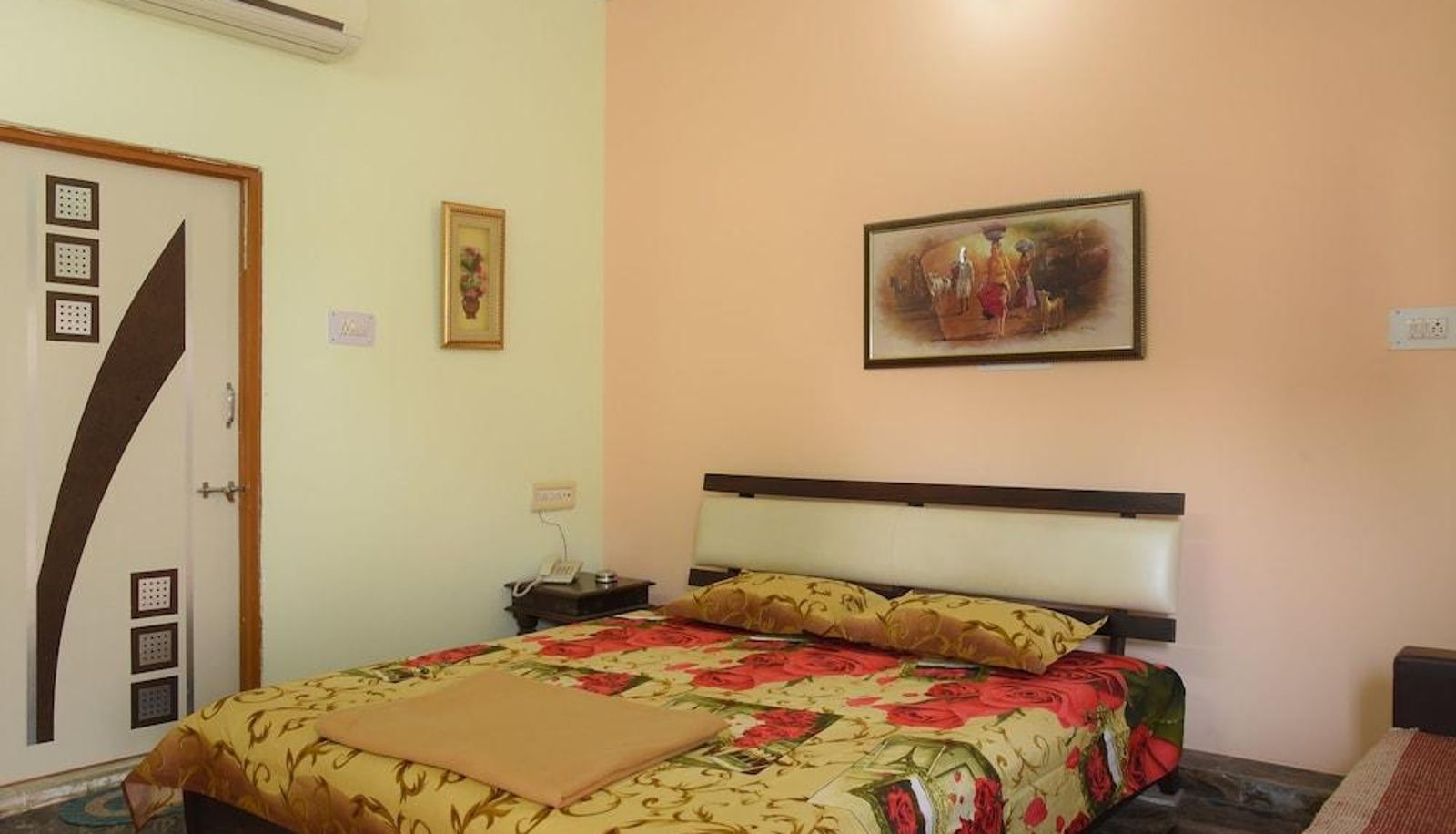 Superior room (double) - Ganesham Guest House