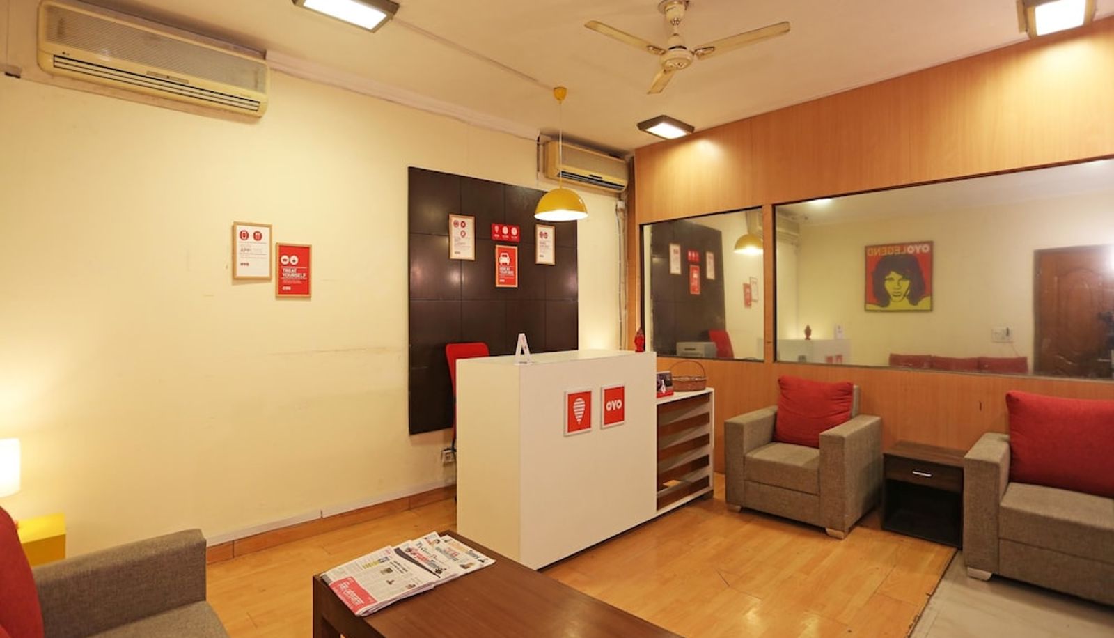 Hall - OYO Flagship 477 HUDA City Centre