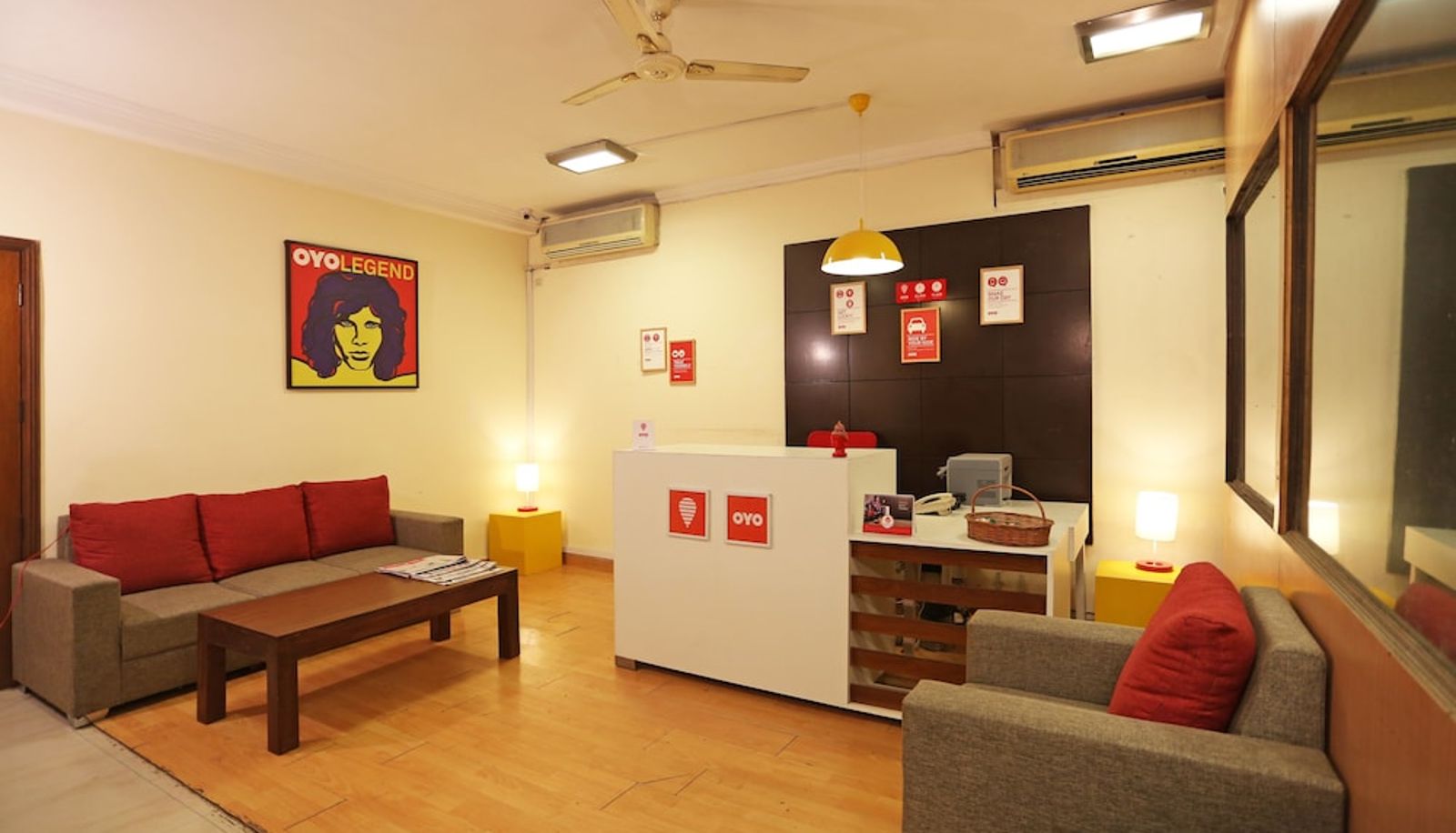 Reception - OYO Flagship 477 HUDA City Centre