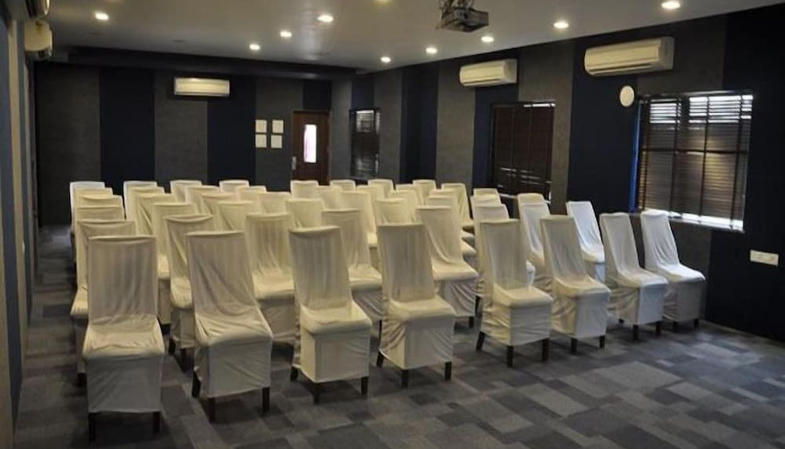 Sala de reuniones - Krishna Park Inn