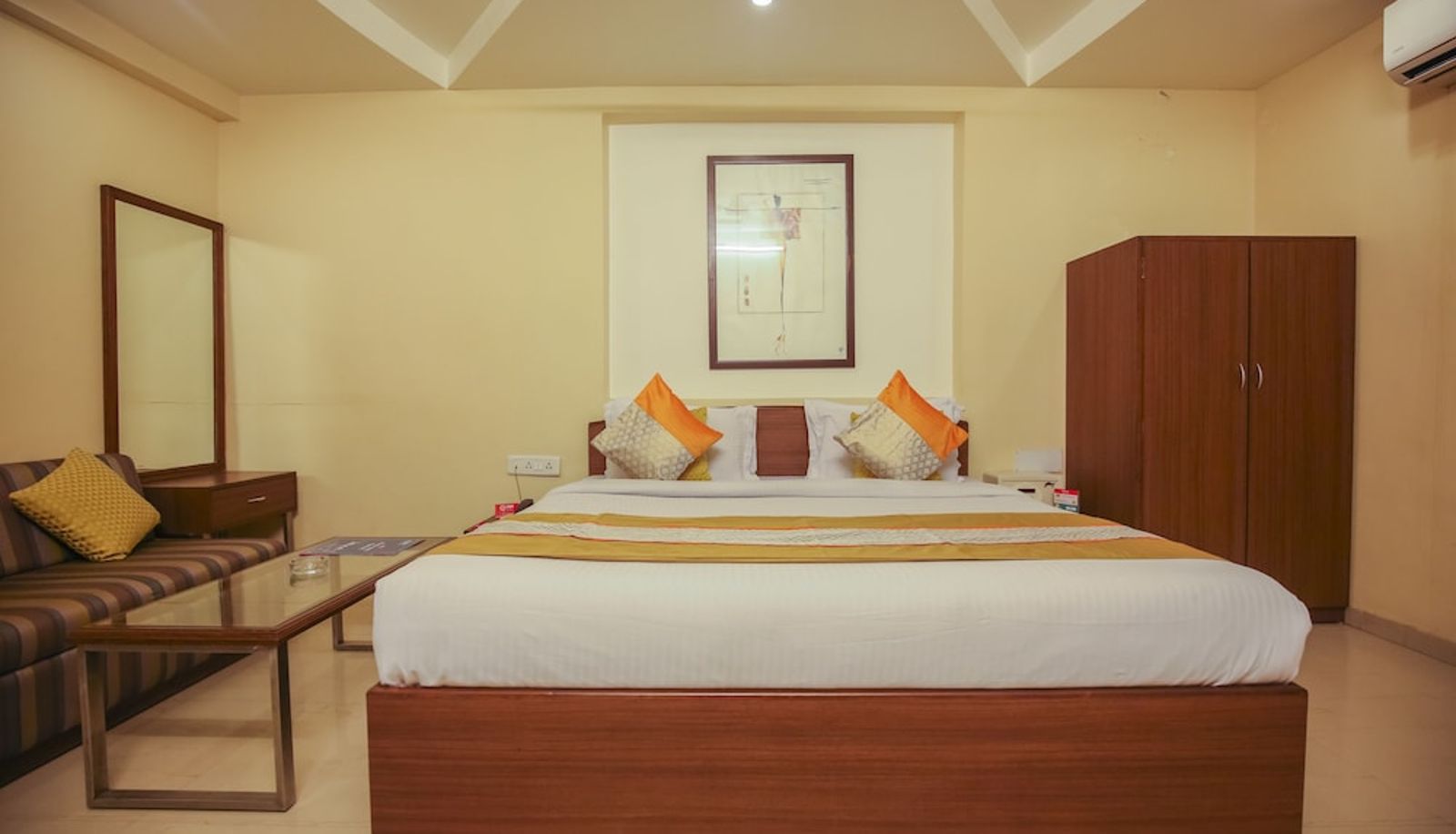 Apartament - OYO 703 Hotel Shahi Palace