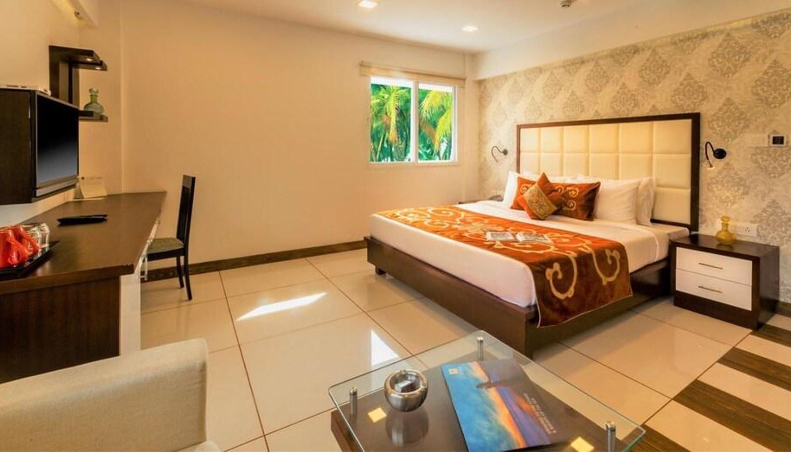 Standard room - Summit Hampton Hotel