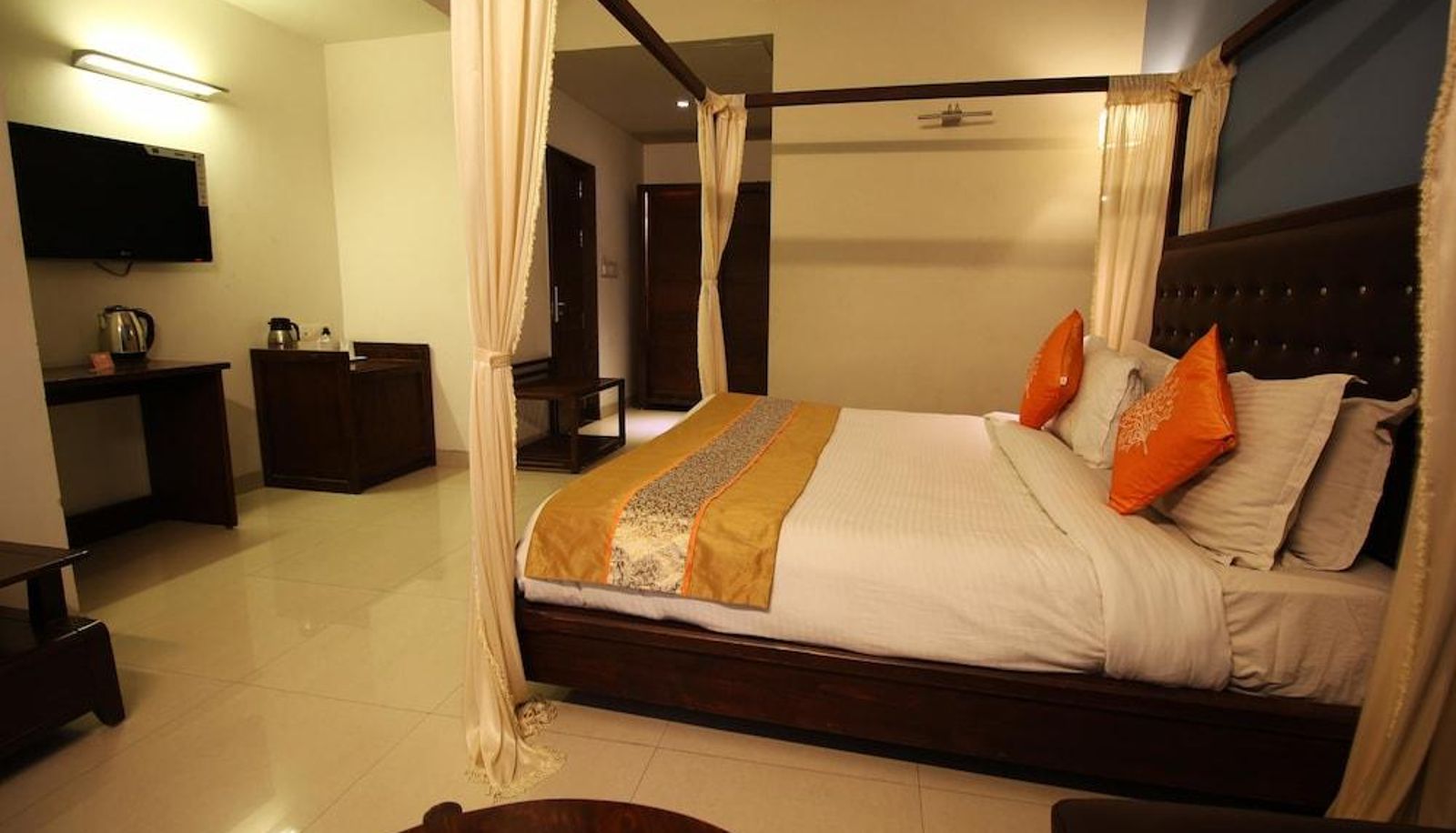 Apartment - OYO 1968 Hotel Krishna Park Resort