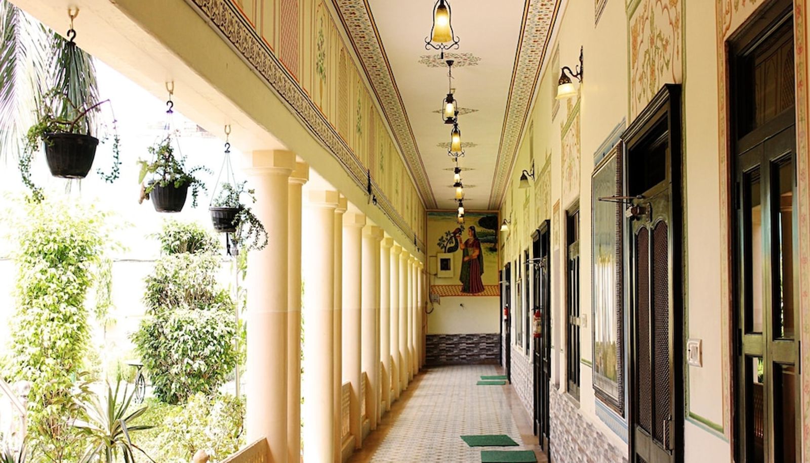 Sala - OYO 1995 Hotel Nirwana