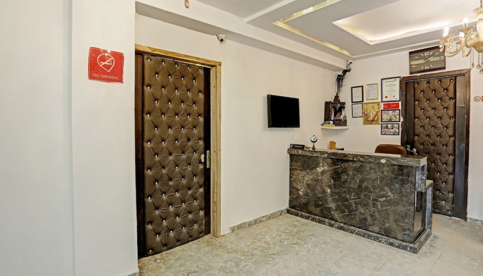 Recepción - OYO Townhouse 771 Royal Mirage