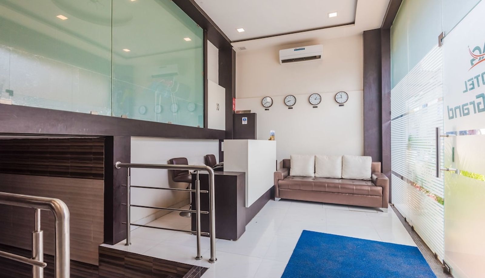 Recepción - Hotel Alfa Grand
