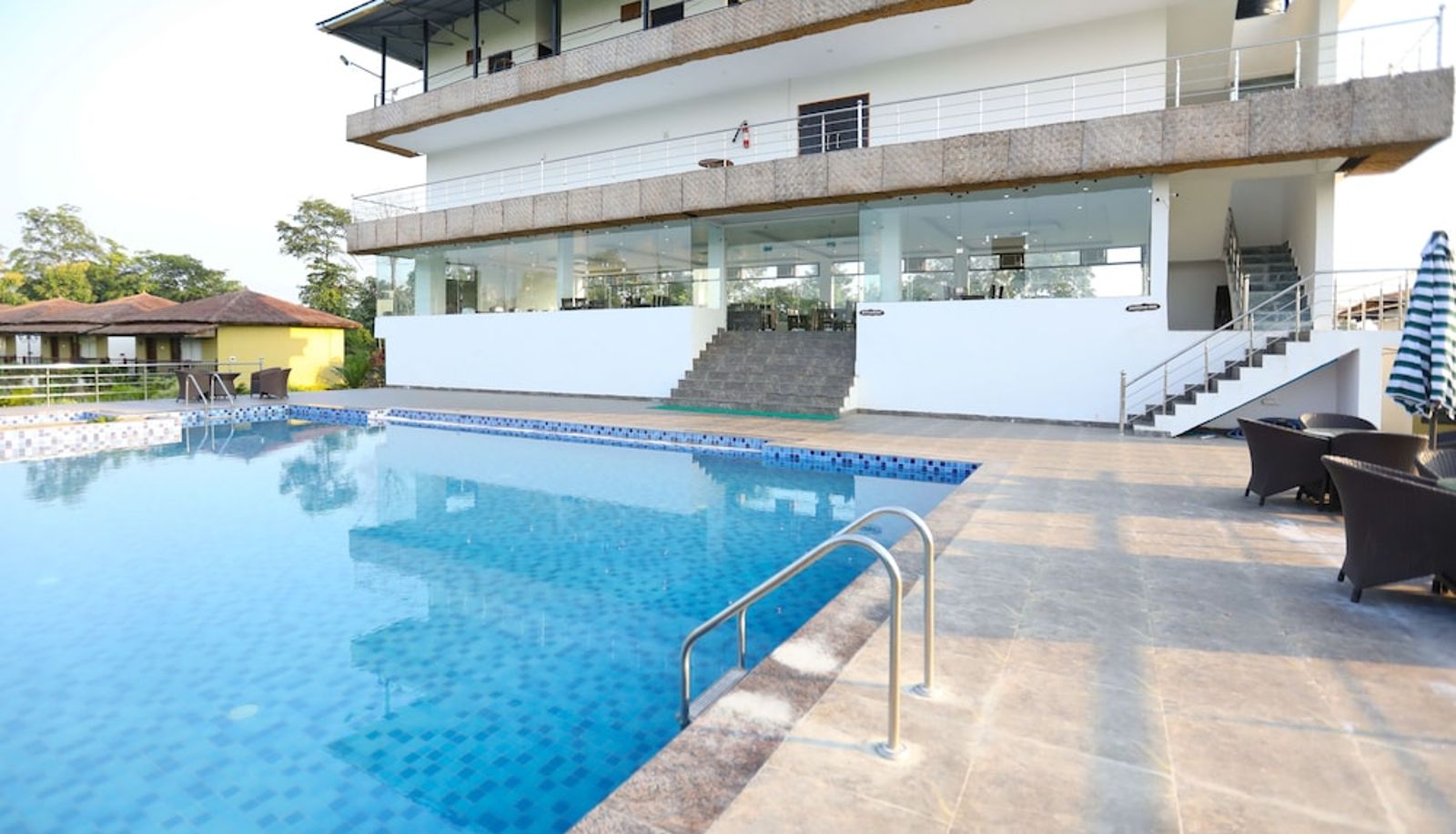 Piscina - Treebo Tigers Pug Marks