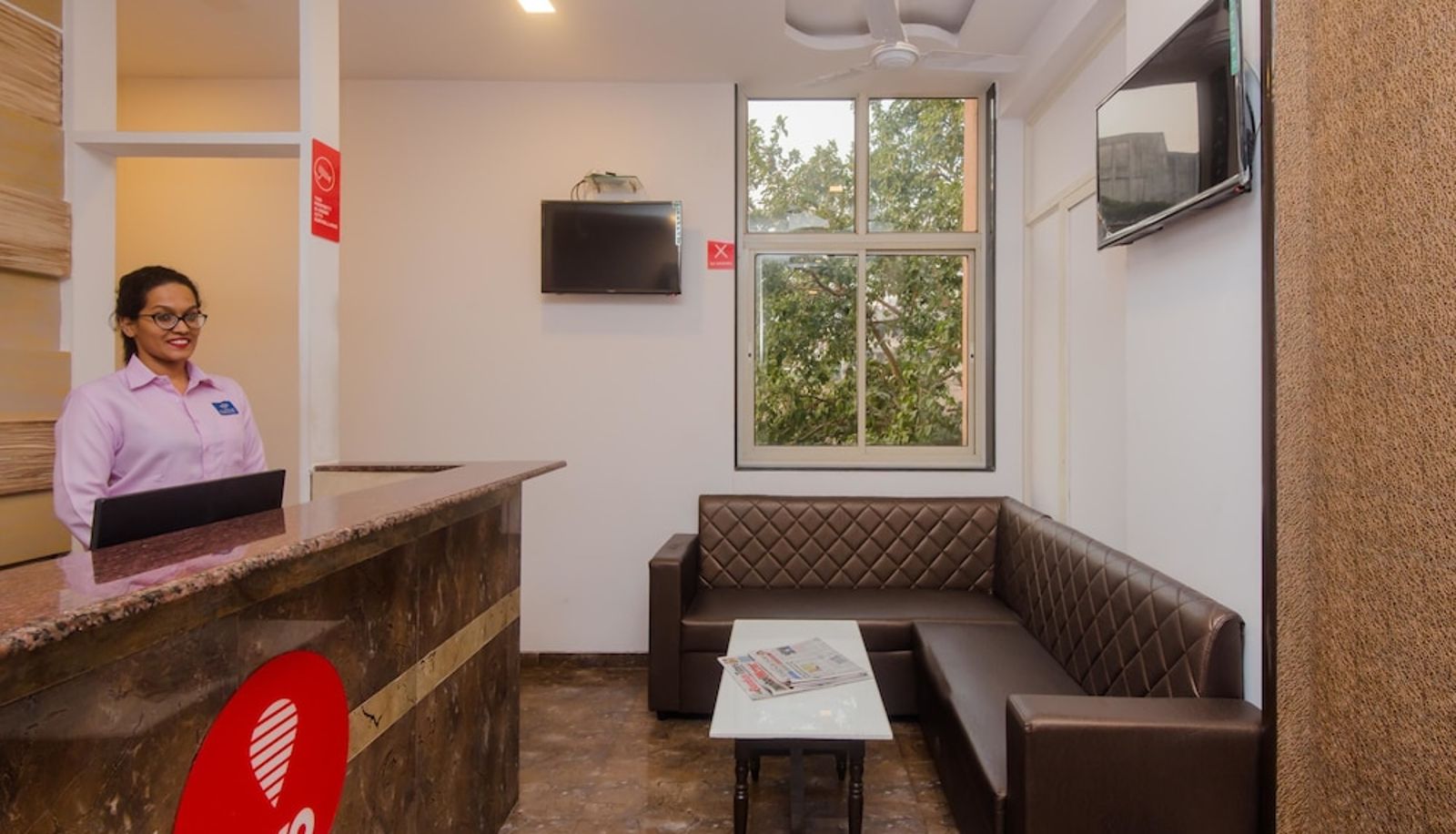 Reception - OYO 9849 Hotel Divine Residency