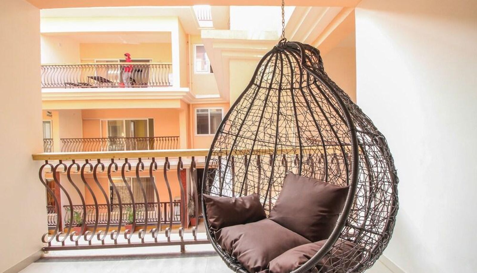 Camera con balcone - OYO 10803 Home 2BHK Poolside Siolim