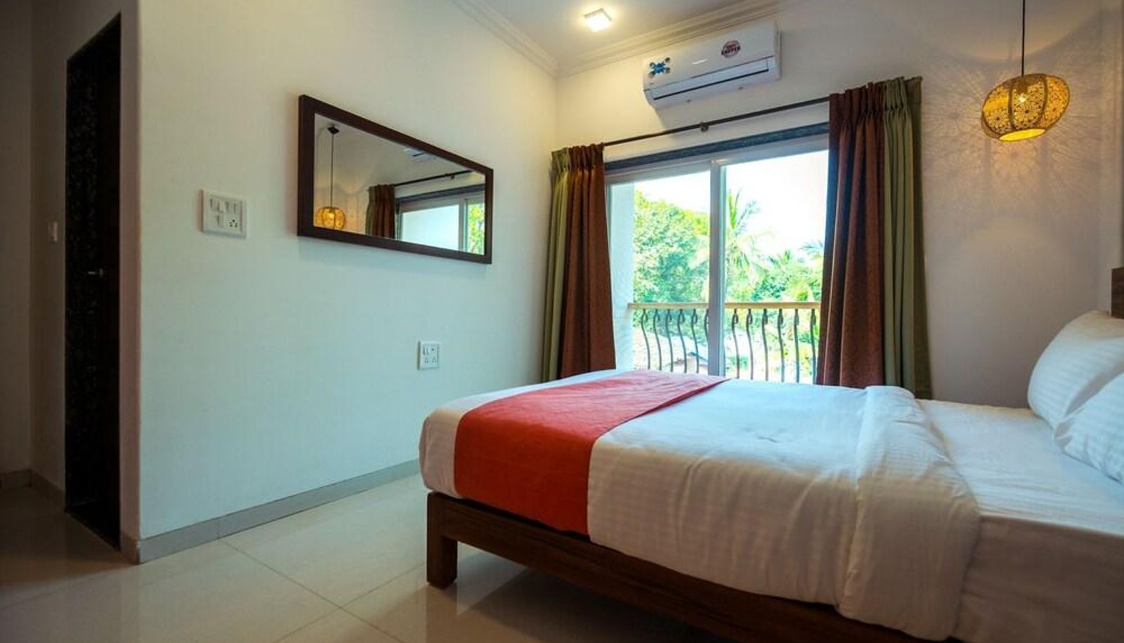 Camera standard - OYO 10803 Home 2BHK Poolside Siolim