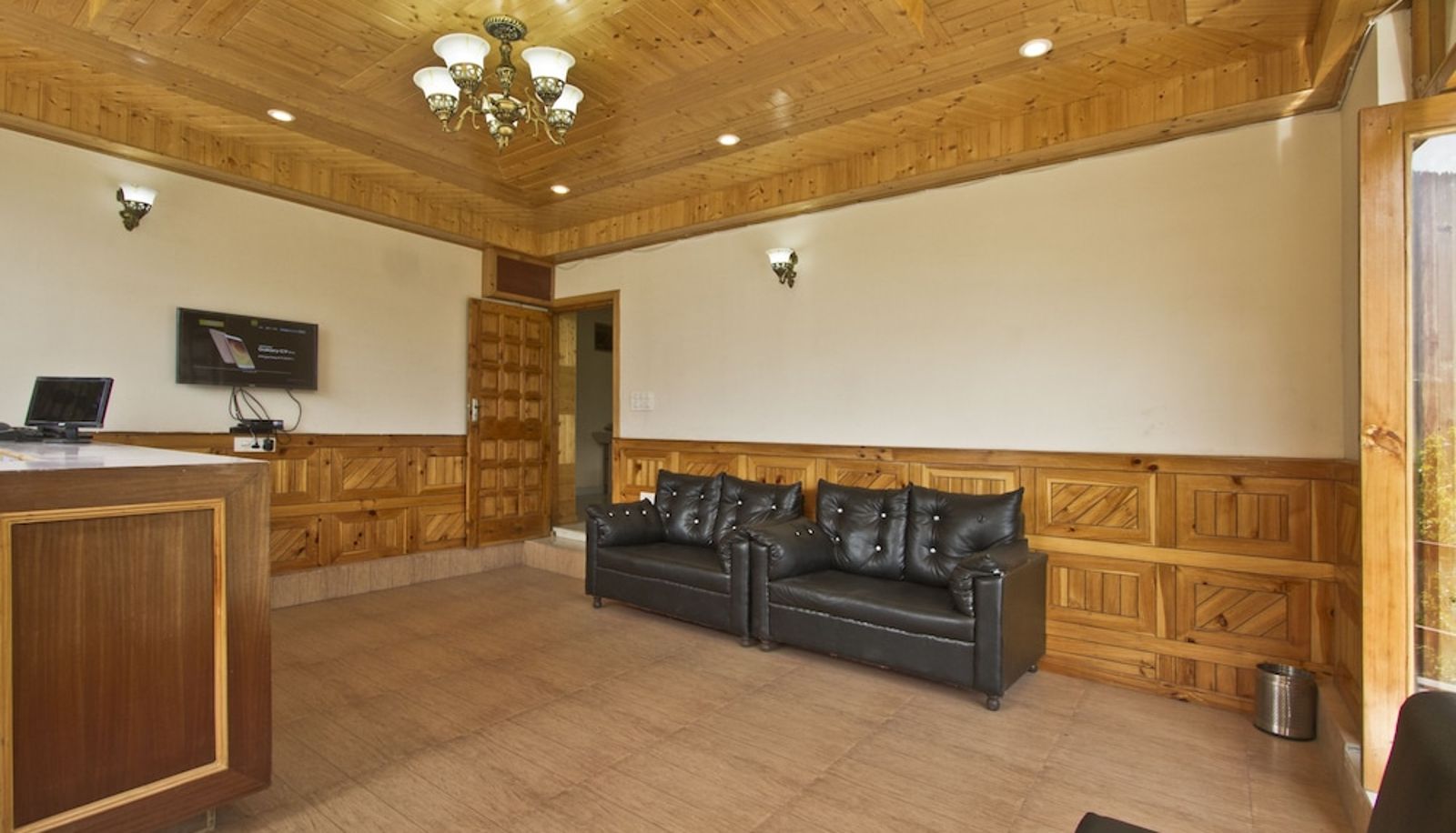 Hall - OYO 8724 Vashisht