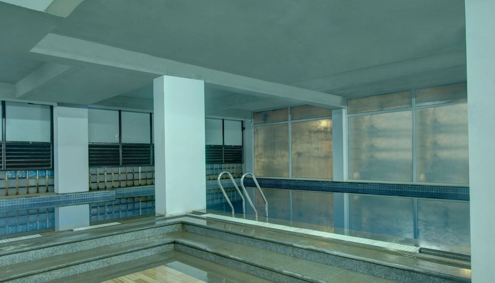 Piscina - OYO 9946 CKB Apartment