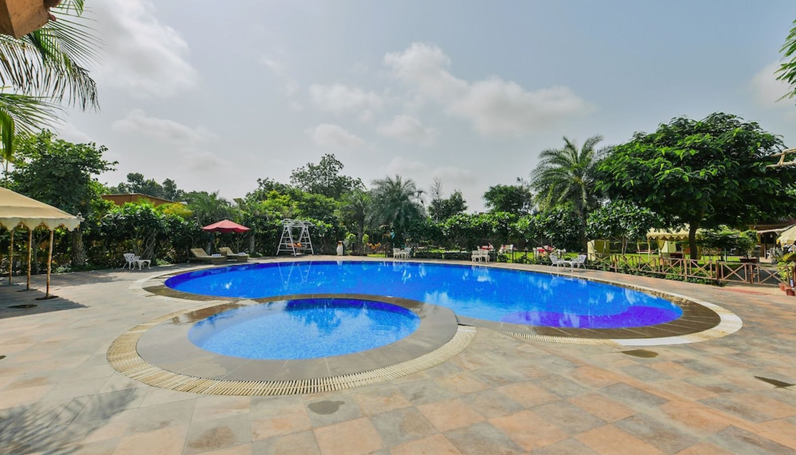 Piscina - Garh Govind Hotel & Resort