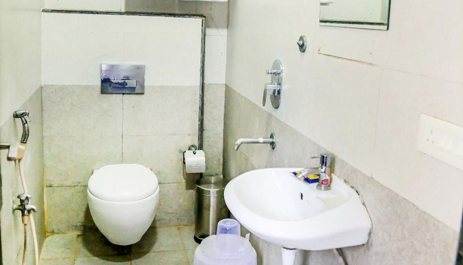 Superior room (double) - FabHotel Essvee MG Road Vijayawada