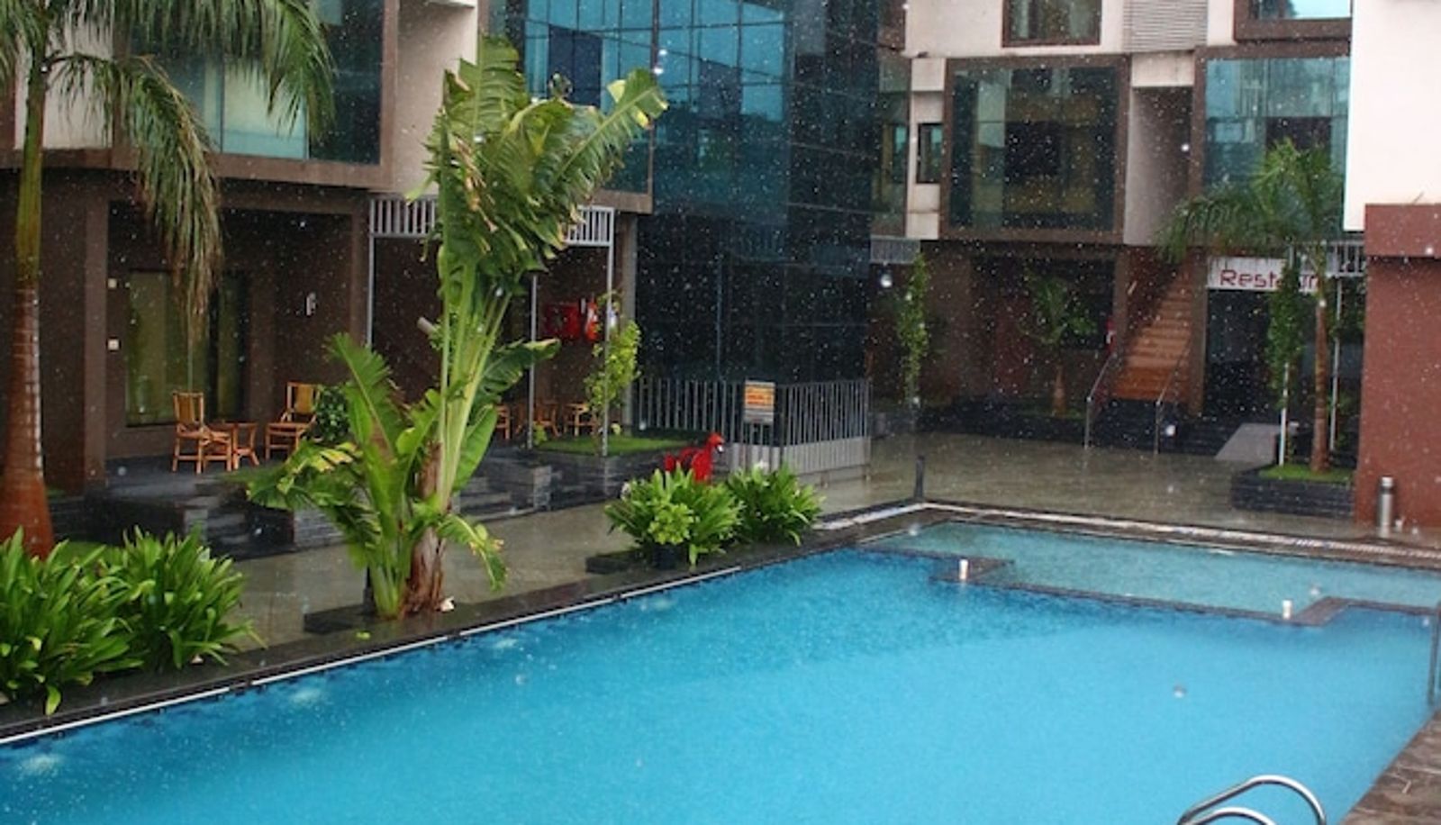 Zwembad - krishna Park Resort