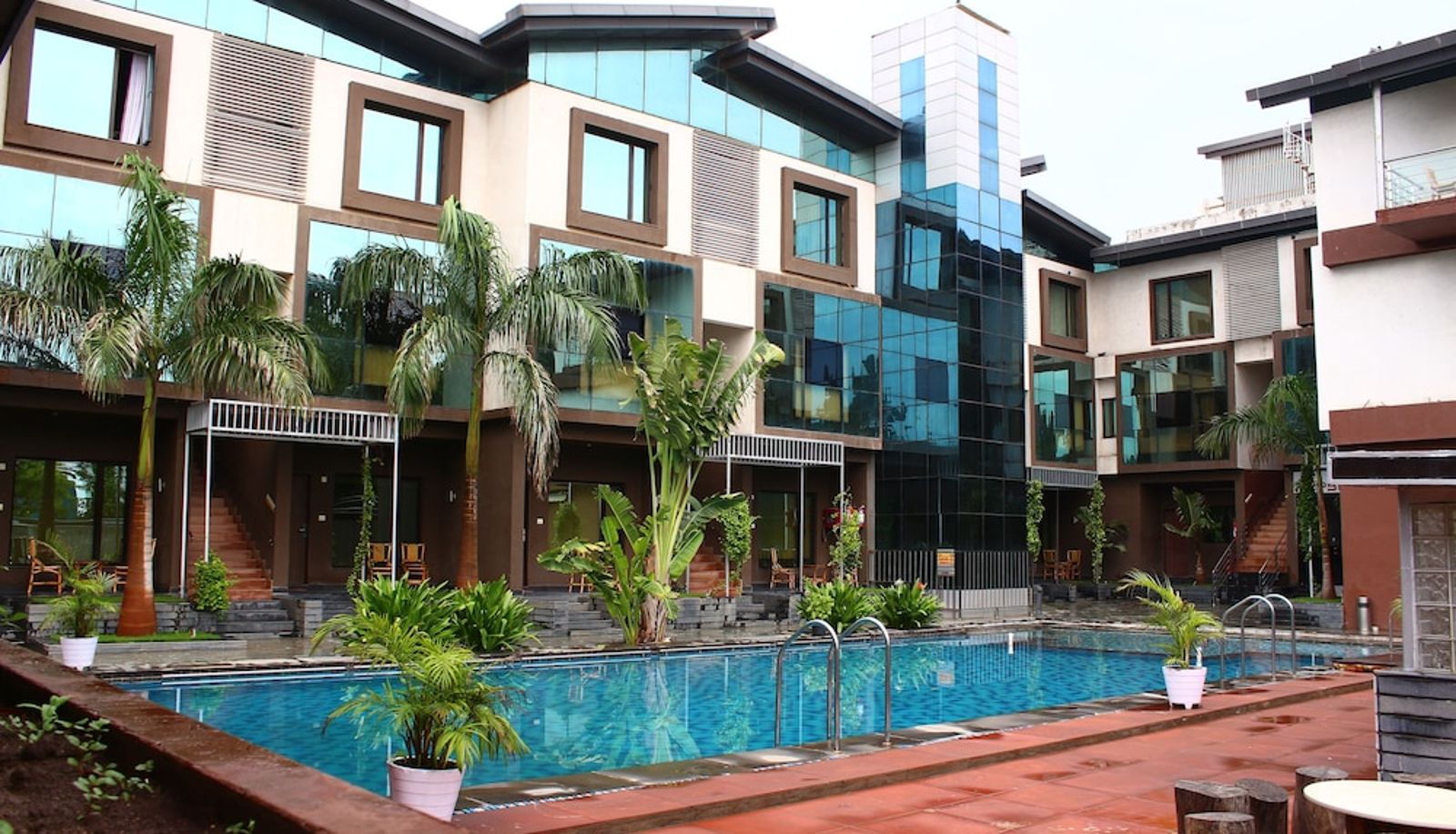Zwembad - krishna Park Resort