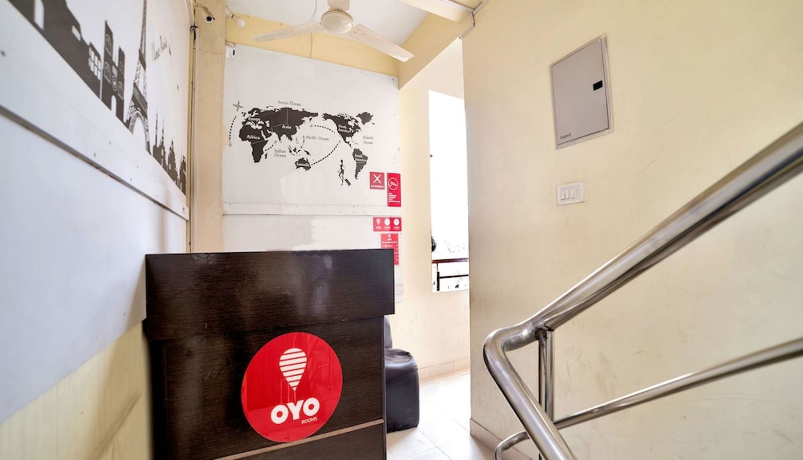 Reception - OYO 5564 Hitech Suites