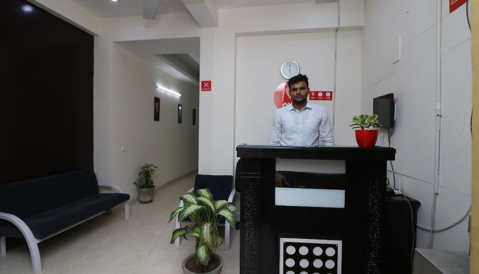 Receptie - OYO 9994 Springs Homes