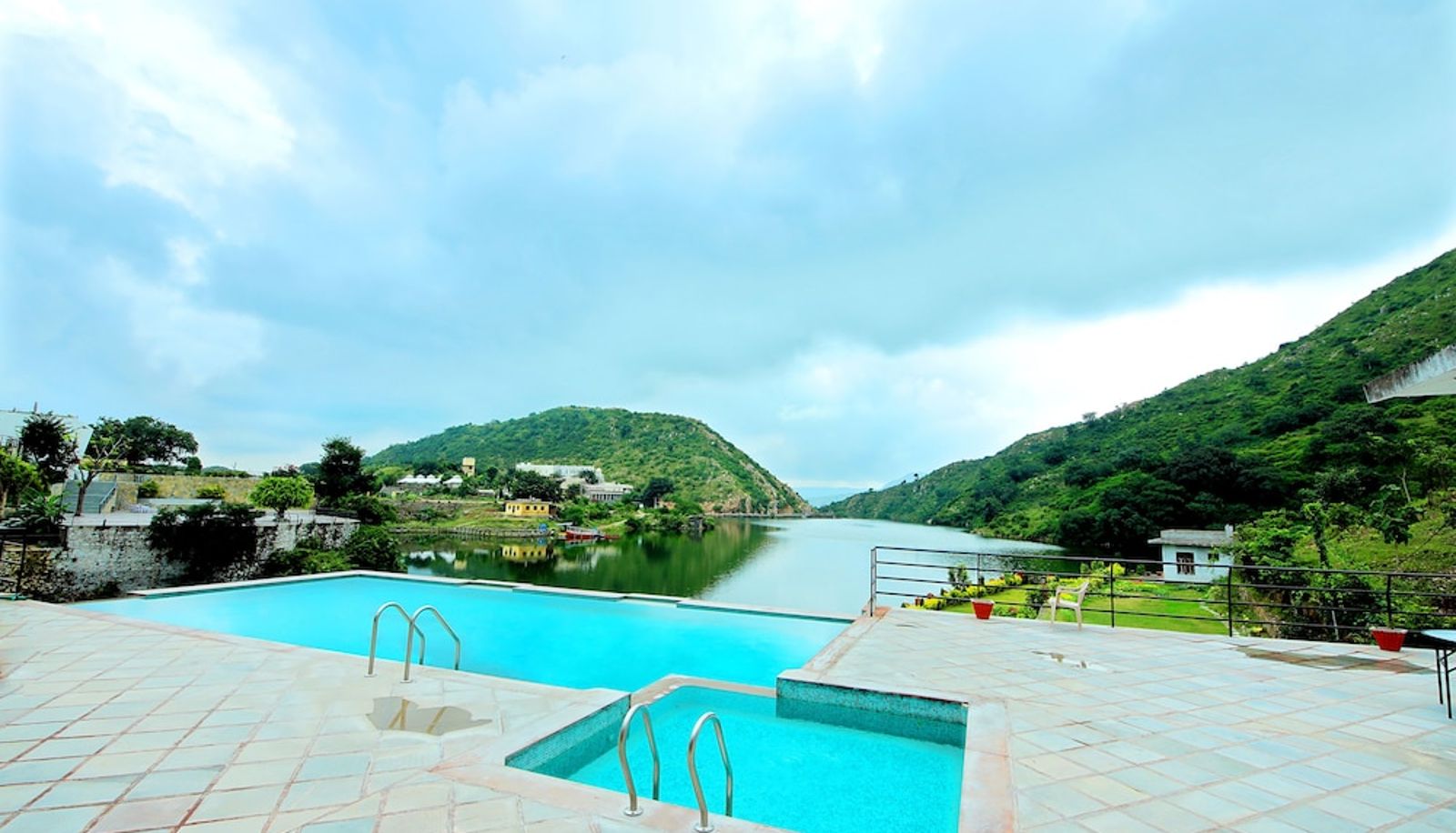 Piscina - Rang Bhawan Inn- A Lake View Hotel
