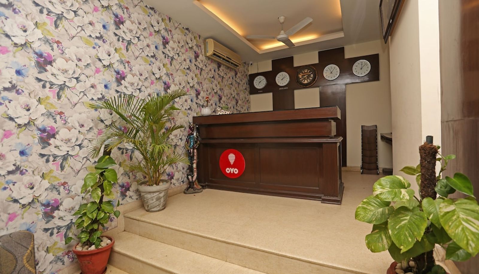 Recepcja - OYO 8535 Hotel Mayarch