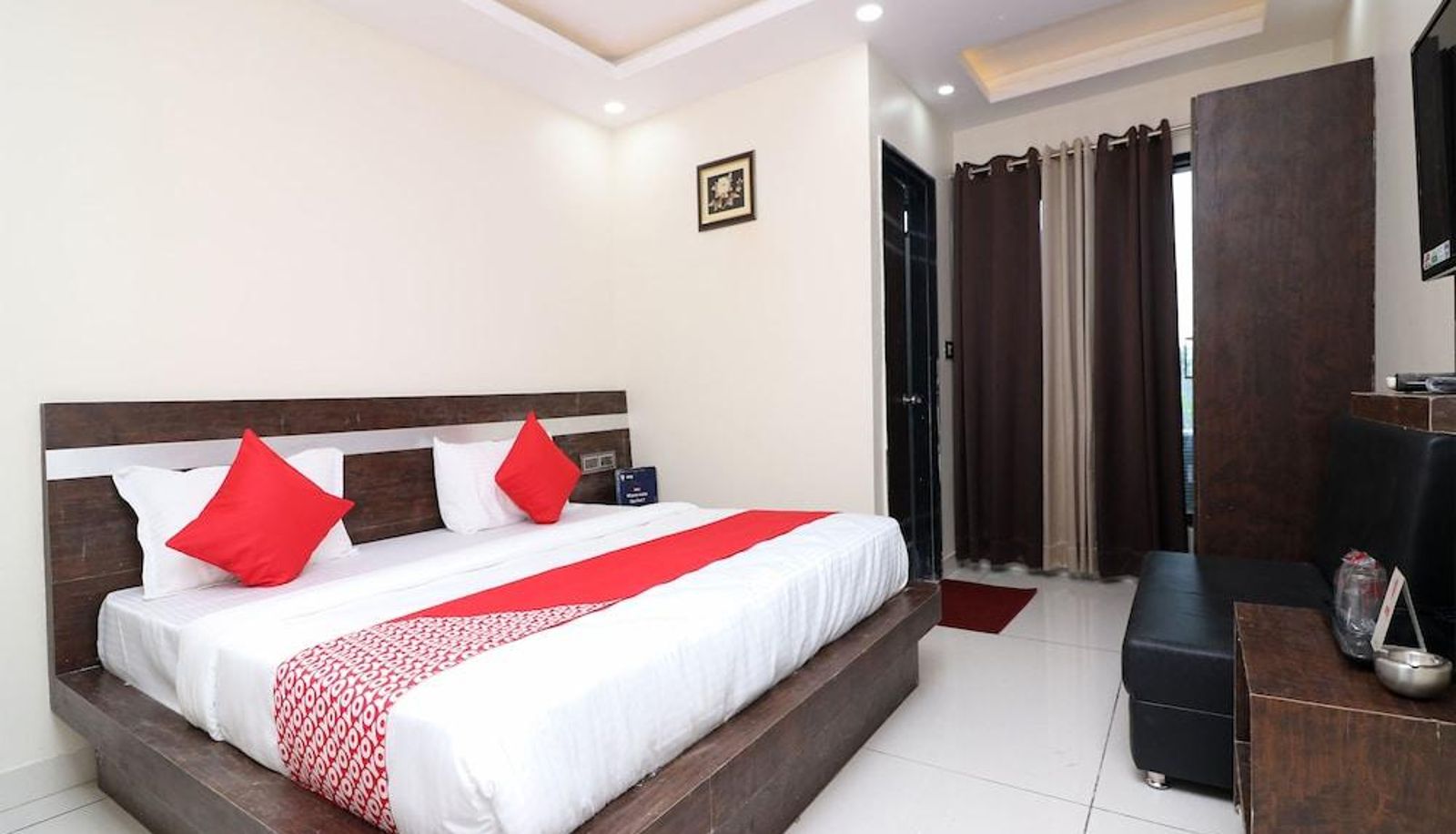 Standard room - OYO 15671 Hotel Jalsa Dlx