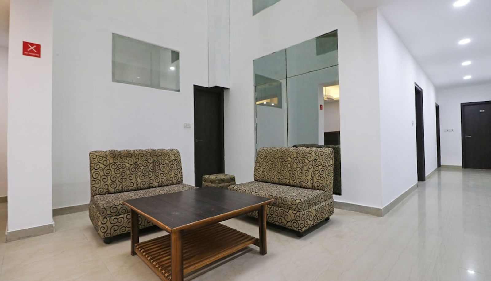 Hall - Hotels Petals Inn