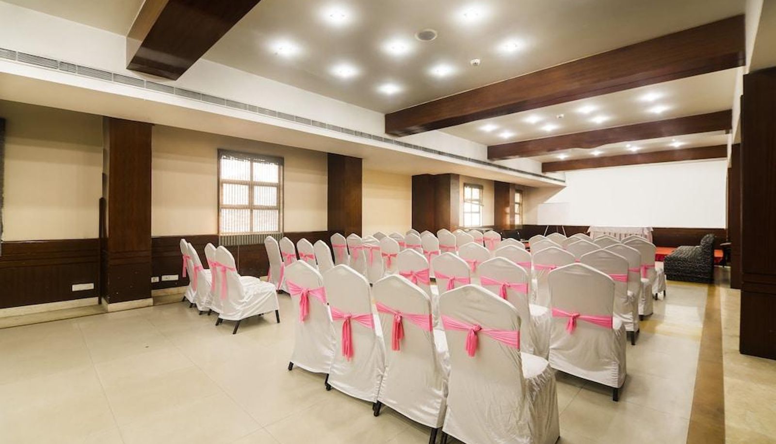 Ballroom - Capital O 2921 Hotel Nakshatra