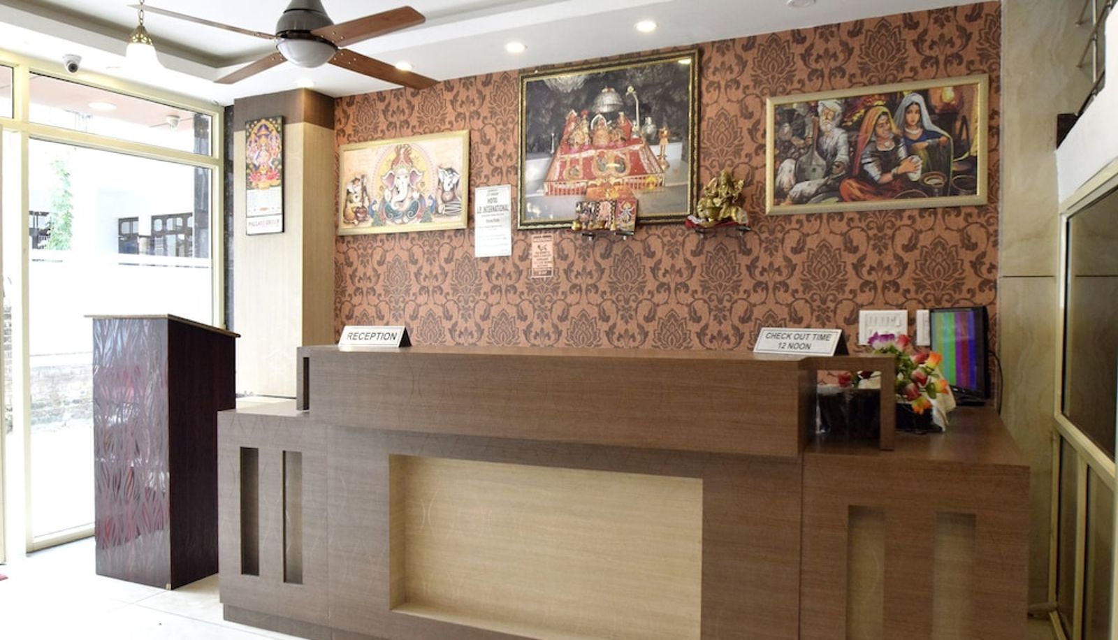 Recepción - OYO 16629 Hotel Jp International