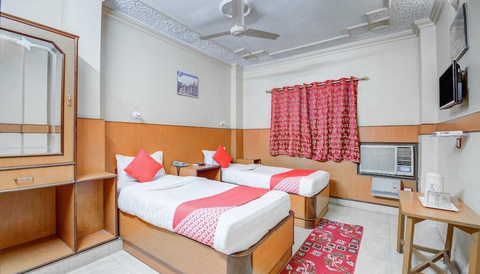 Standard room - OYO Flagship 7852 Hotel Embassy
