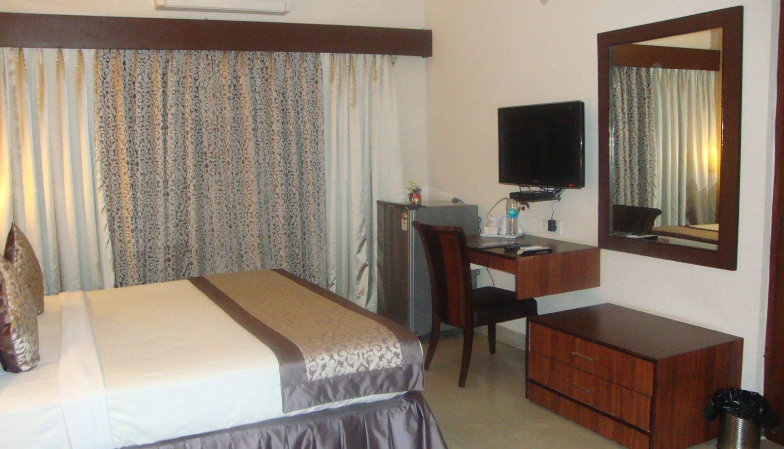 Zimmer - The Down Town Hotel