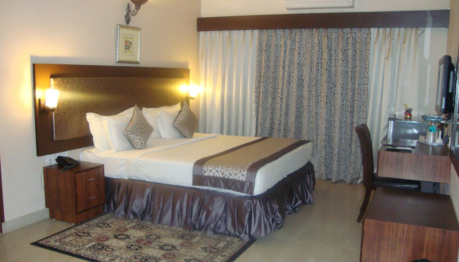 Zimmer - The Down Town Hotel