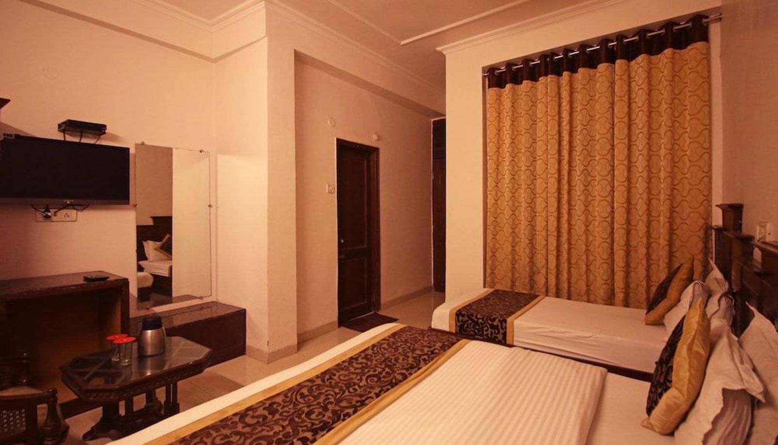 Superior room (double) - Hotel Hindustan International