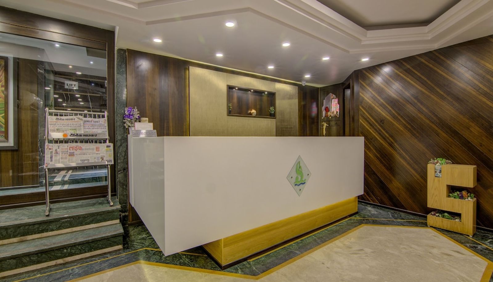 Recepcja - Capital O 4266 Hotel Sagar