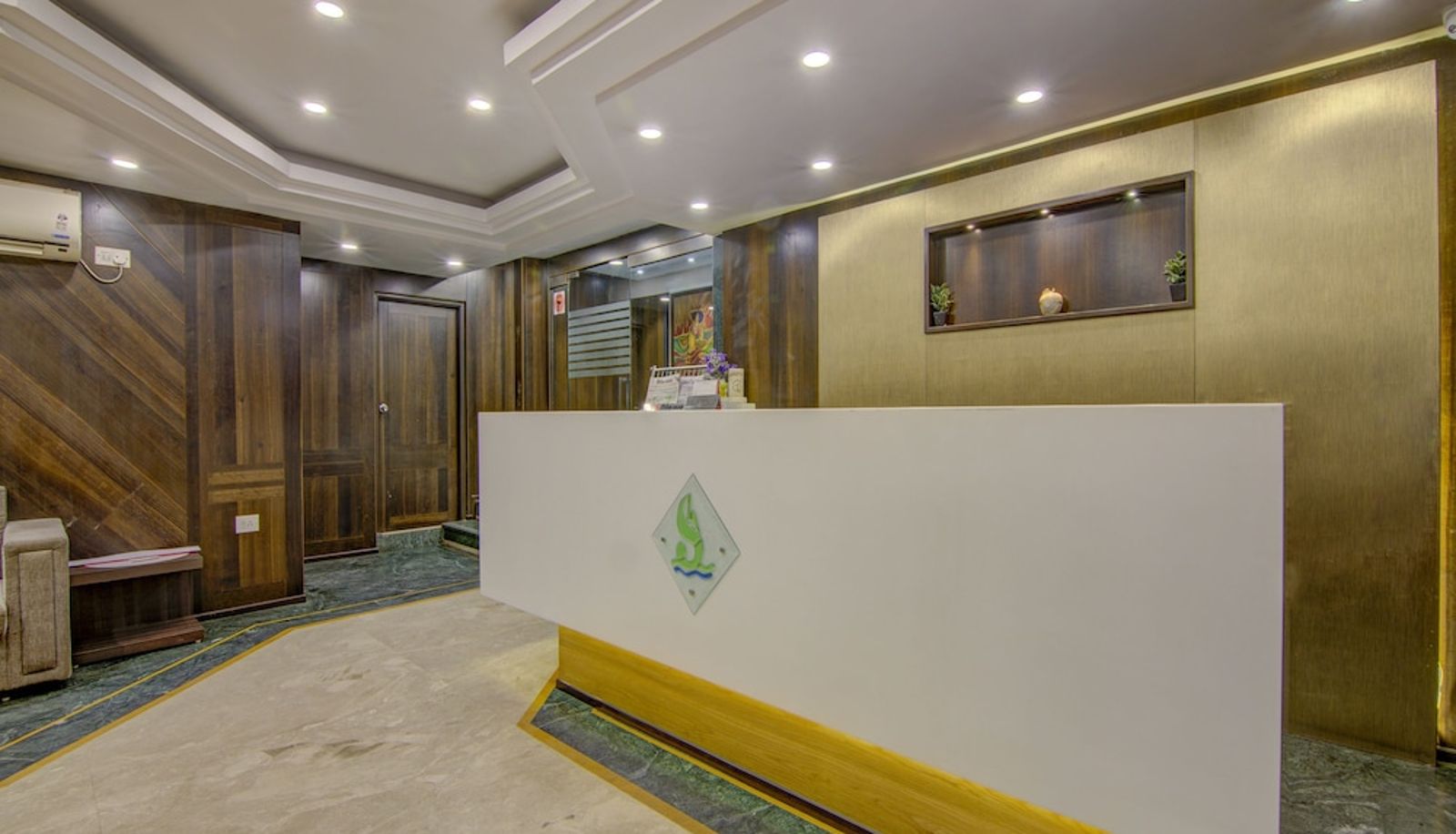 Recepcja - Capital O 4266 Hotel Sagar