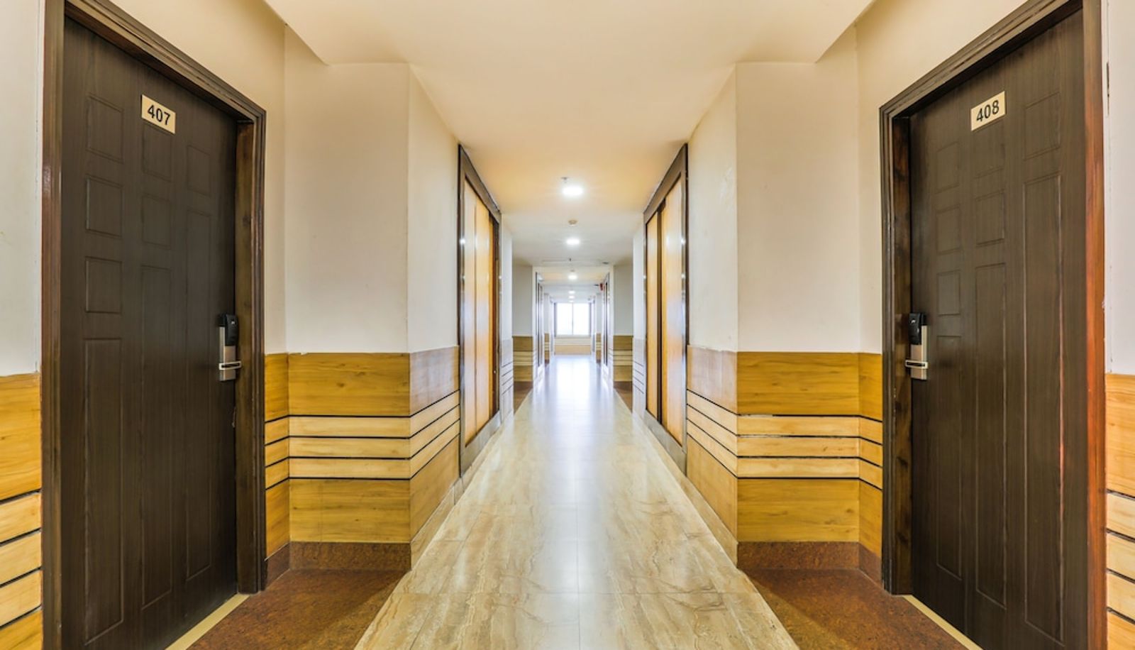 Hall - FabHotel Elysee