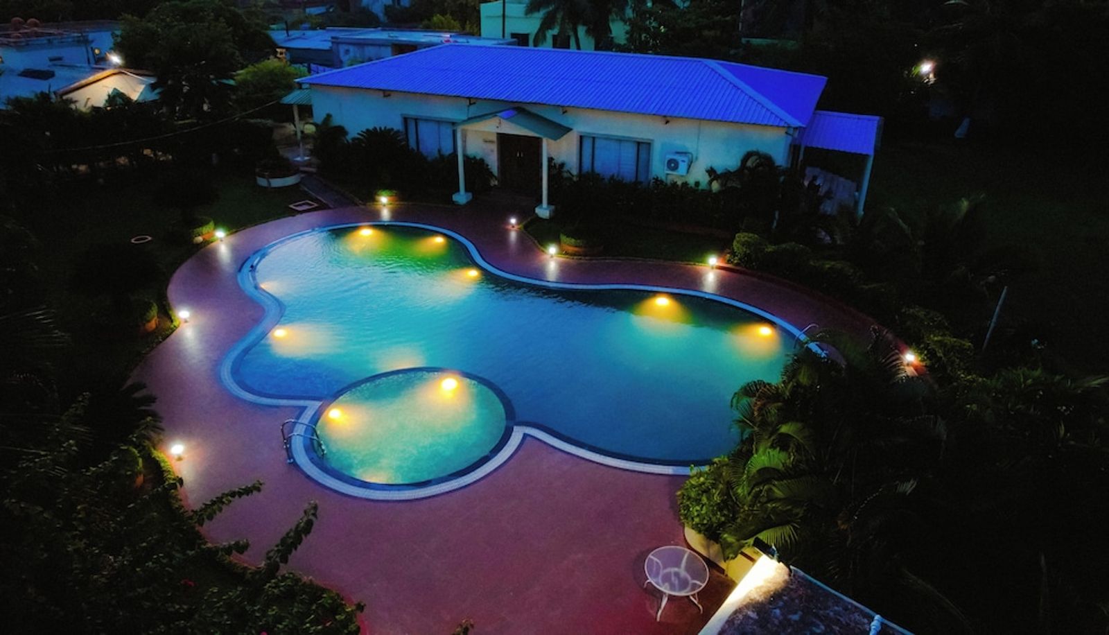 Piscina - Chanakya BNR hotel