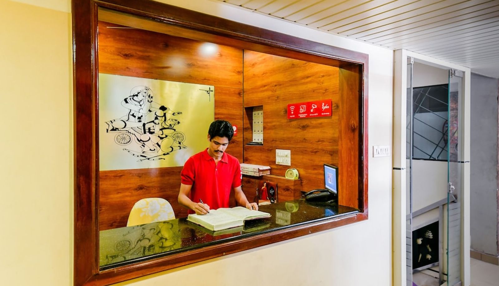 Recepcja - OYO 23115 Hotel Saravana