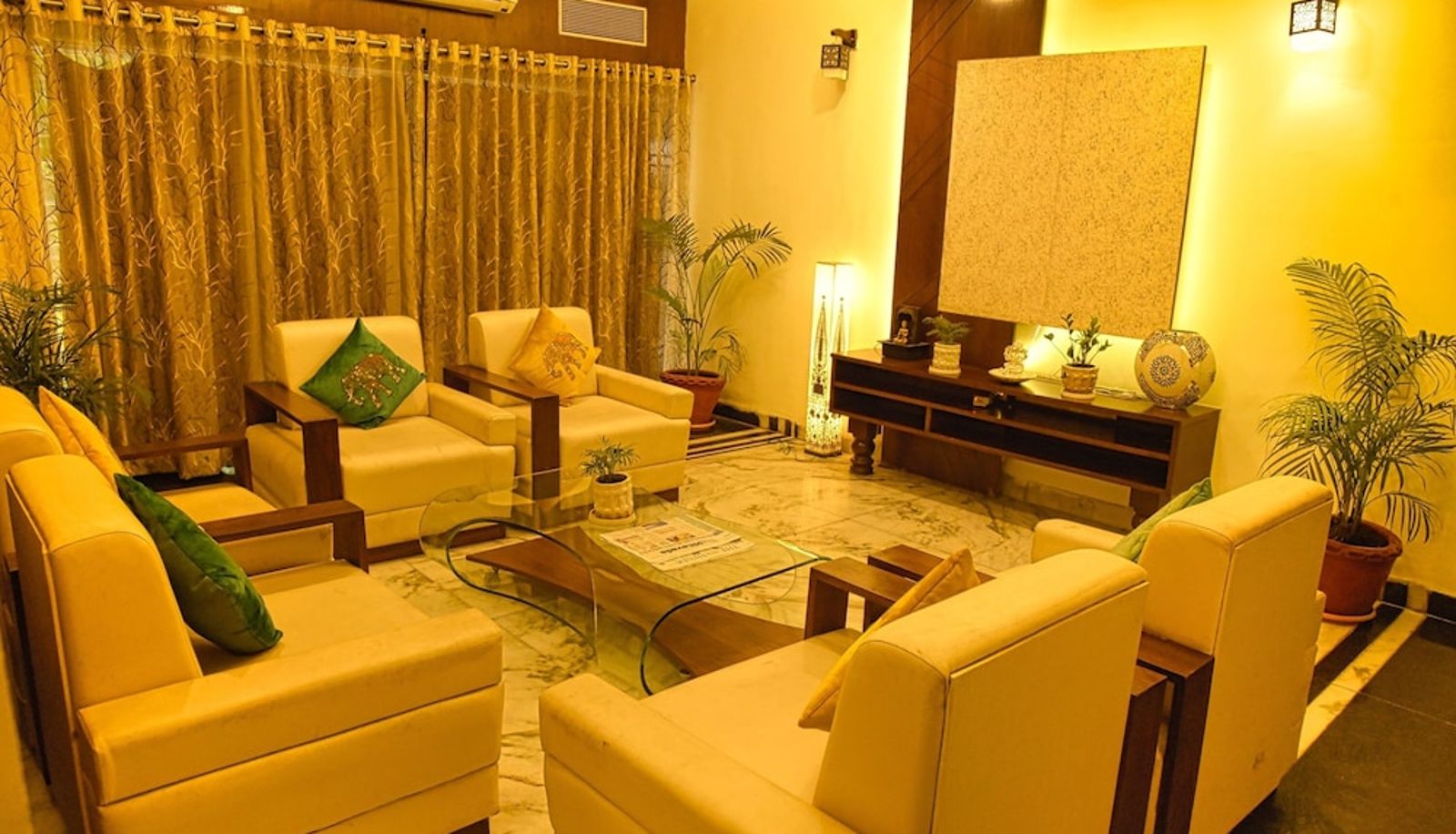 Lobby - Royal Palms