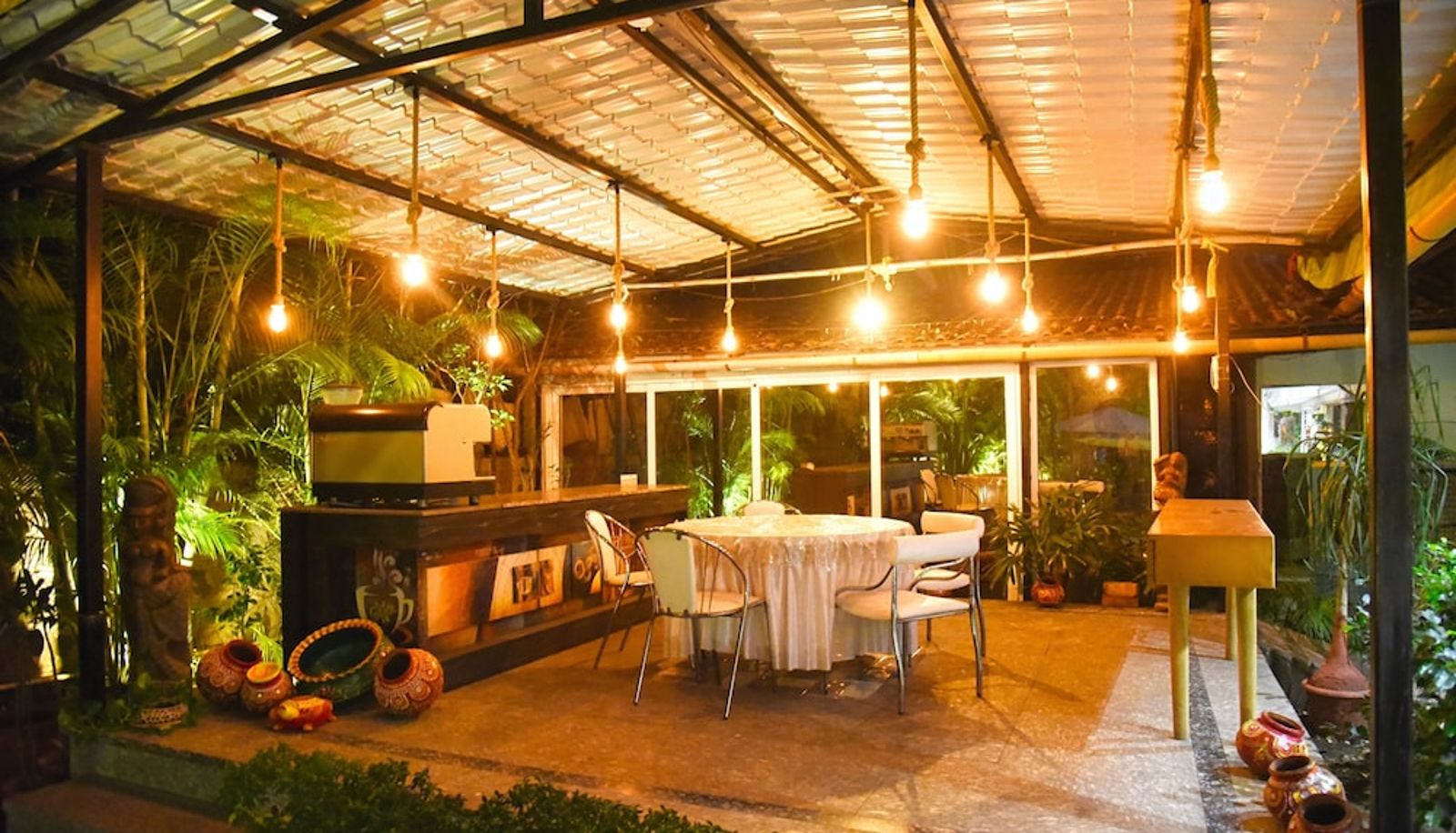 Restaurant - Royal Palms
