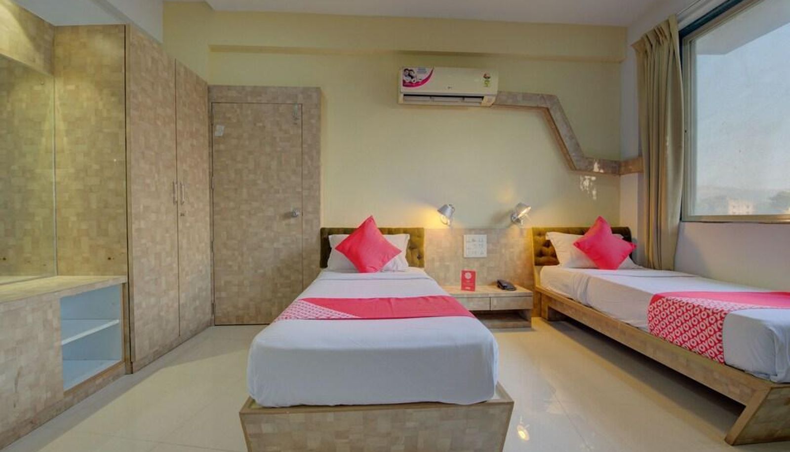 Habitación superior (doble) - OYO 27740 Anantha Residency