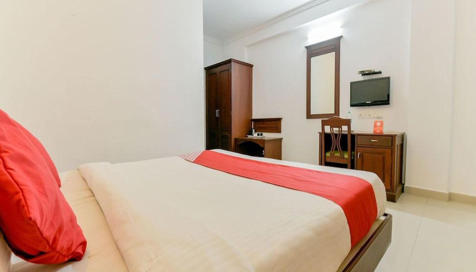Apartment - Capital O 15460 Centre Point