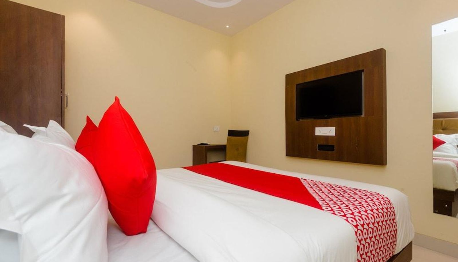 Standardzimmer - Capital O 29143 Embassy Suites