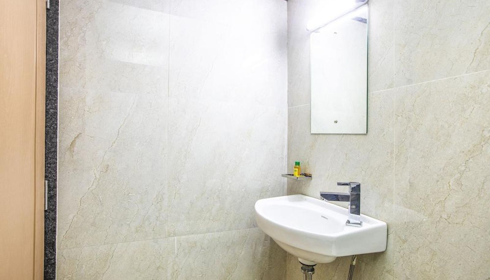 Superior room (double) - FabExpress Silver Lake