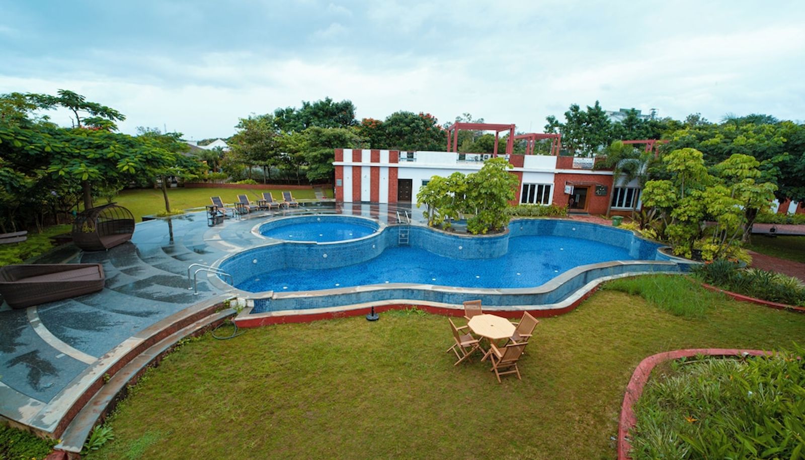 Zwembad - The Ocean Pearl Resort And Spa