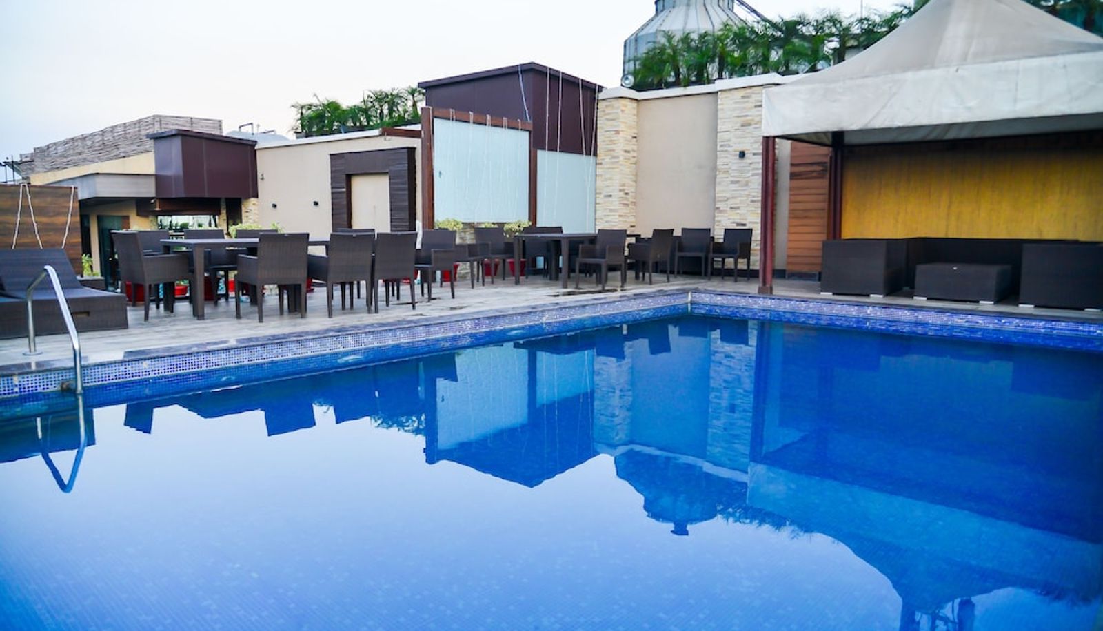 Piscina - Hotel Almeida