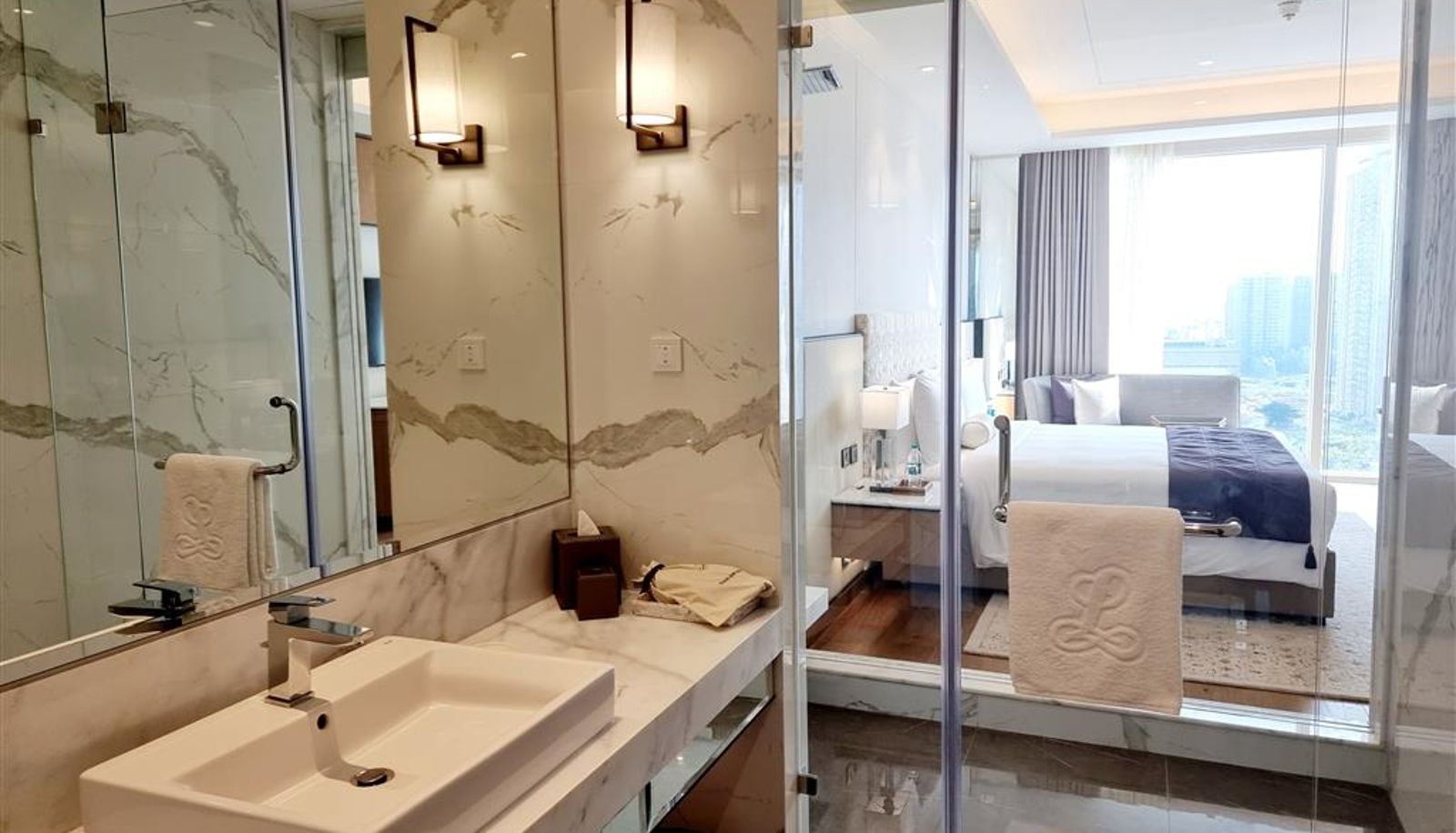 Room - The Leela Bhartiya City Bengaluru