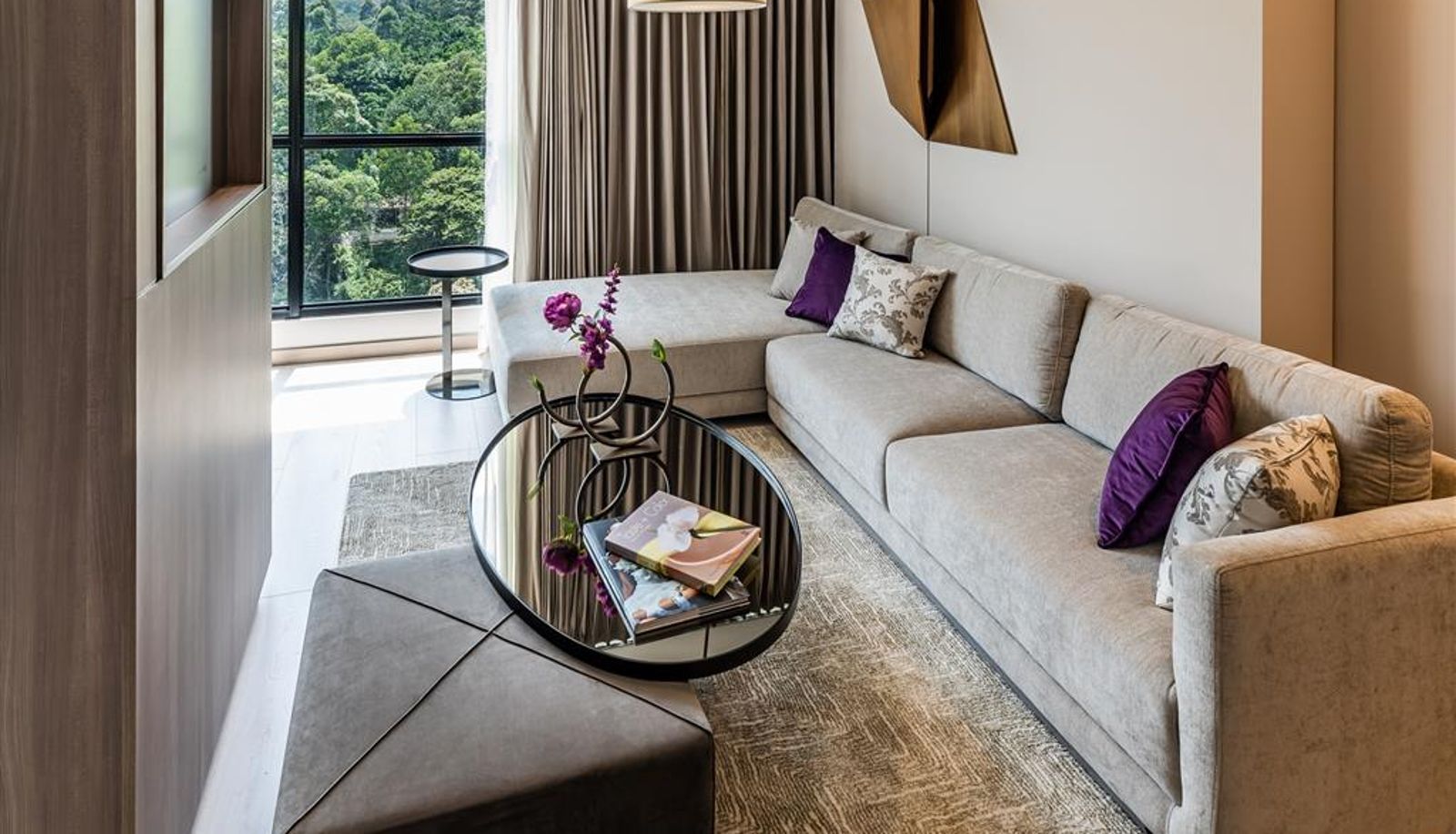 Chambre - York Medellin Curio Collection by Hilton