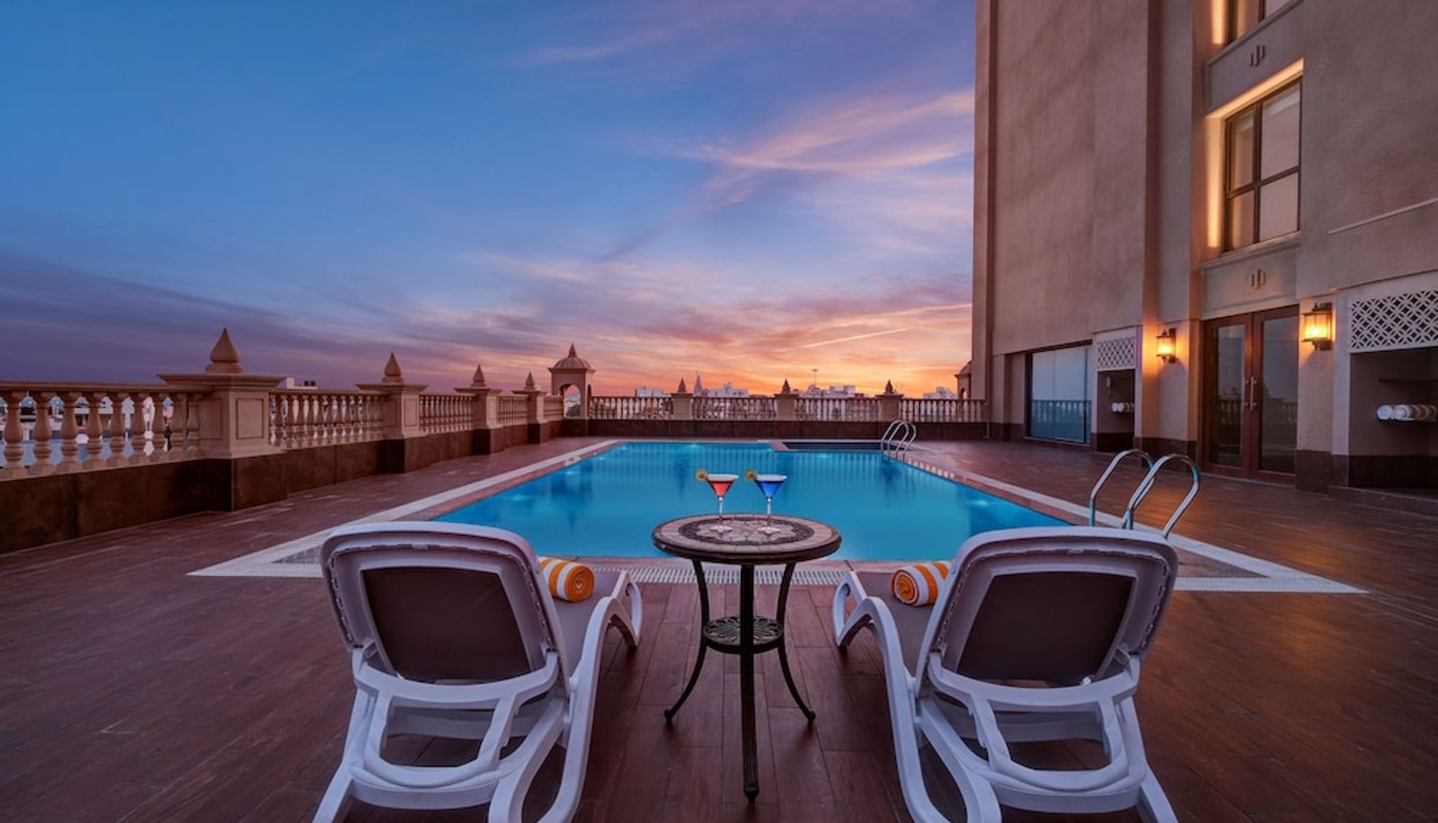 Piscine - LEMON TREE PREMIER-DWARKA