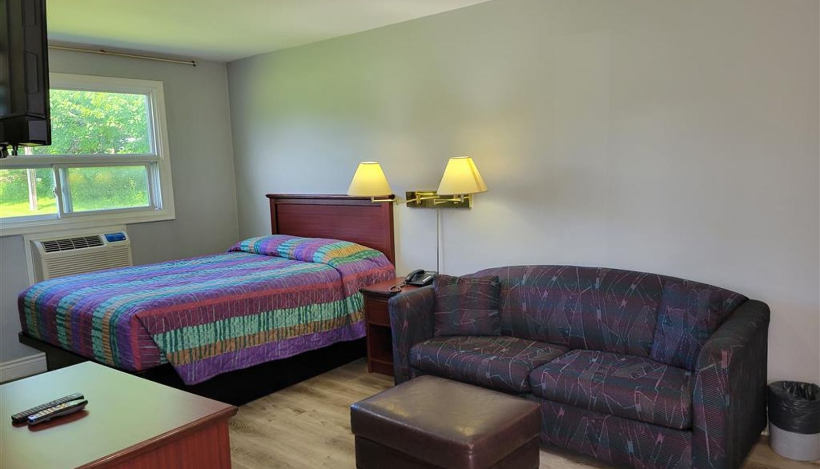 Zimmer - Knights Inn Cobourg