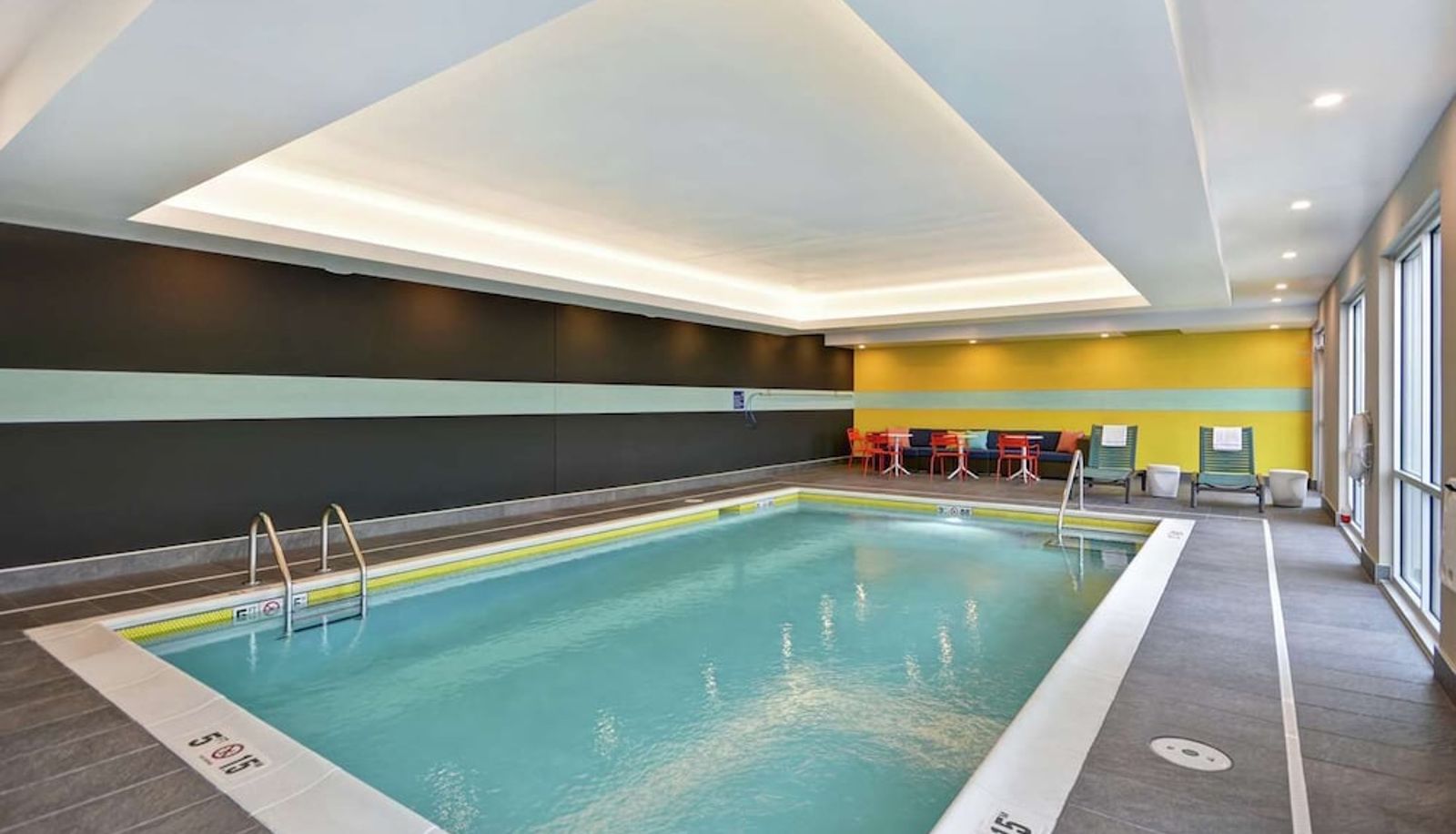 Pool - Tru by Hilton Thornburg